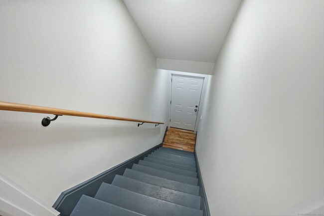 Building Photo - 10 Perry Hill Rd
