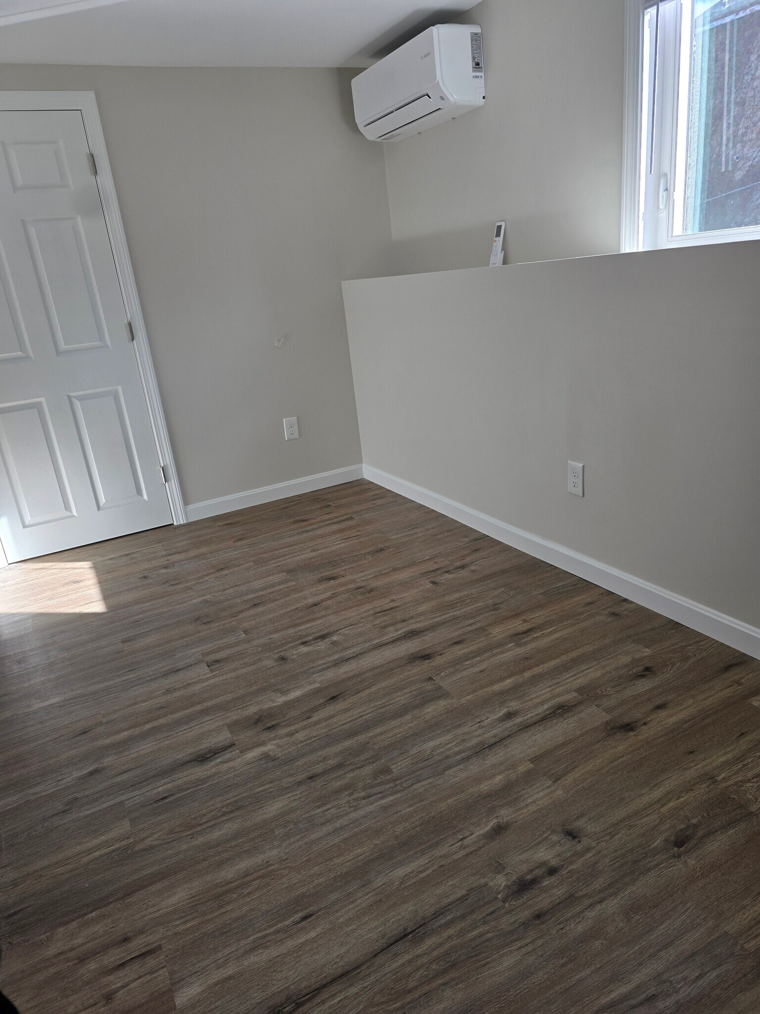 Building Photo - 27 Douglas Ave