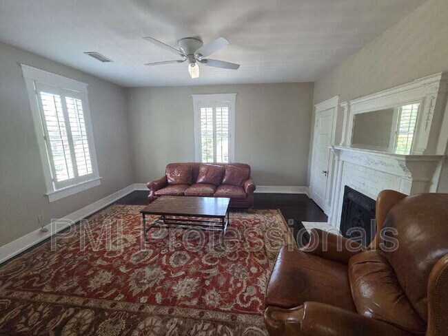 Building Photo - 401 E Main St