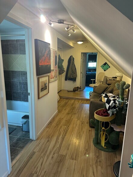 Building Photo - 3511 W Dickens Ave