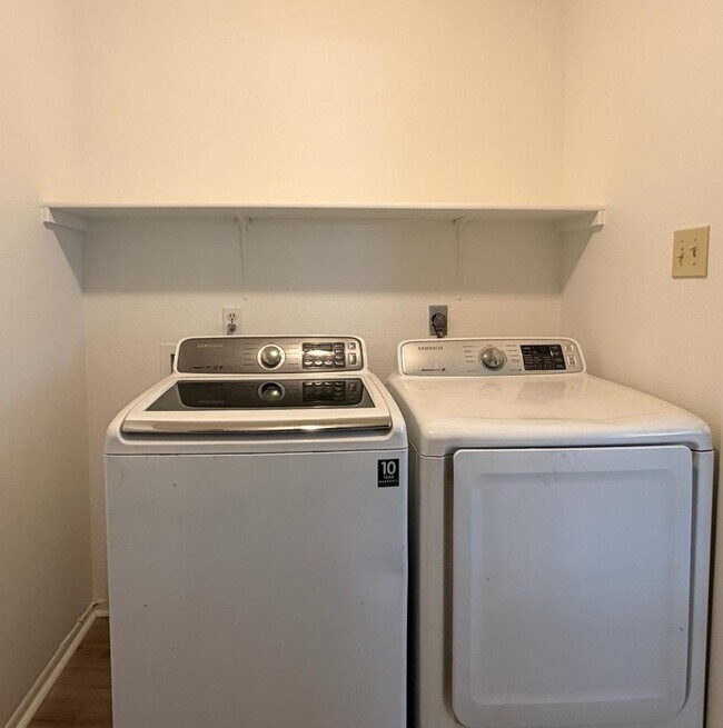 Building Photo - 9202 Roquefort