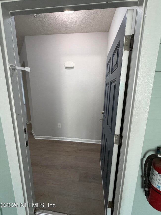 Building Photo - 8201 Green Parrot Rd