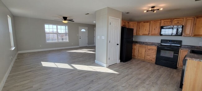 Building Photo - Spacious Two Bedroom home - Country Settin...