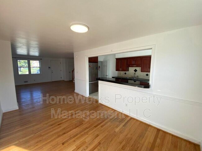 Building Photo - 1127 Deanwood Rd