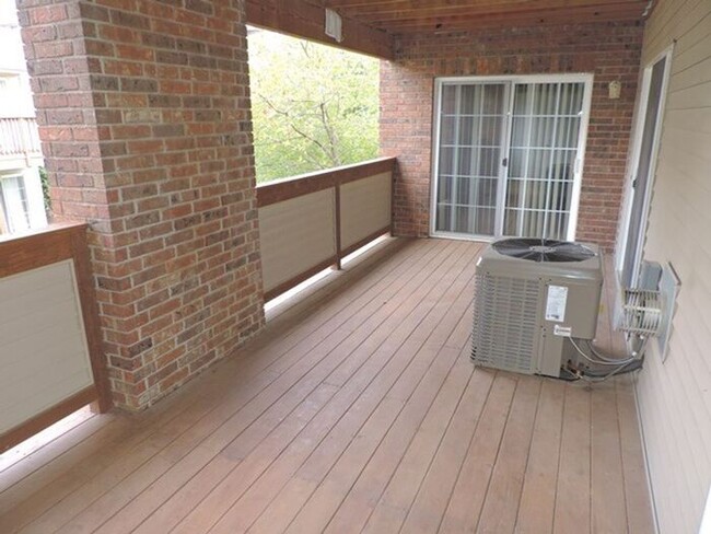 Building Photo - $1,450 | 2 Bedroom, 2 Bathroom Condo | Pet...