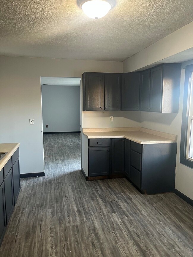 Building Photo - 208 Logan-