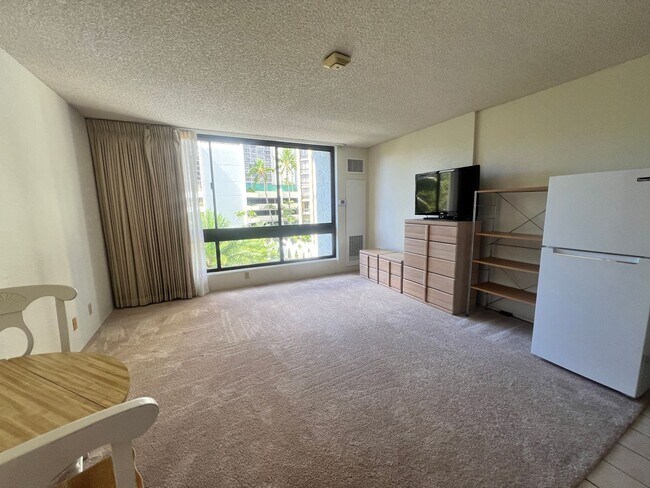 Building Photo - Liliuokalani Gardens studio with 1 parking