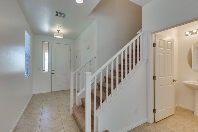 Building Photo - Gorgeous one story 4 bedroom 2 Bathroom Ho...
