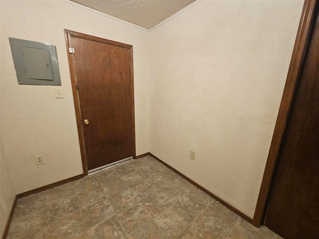 Building Photo - 6110 SW Park Pl