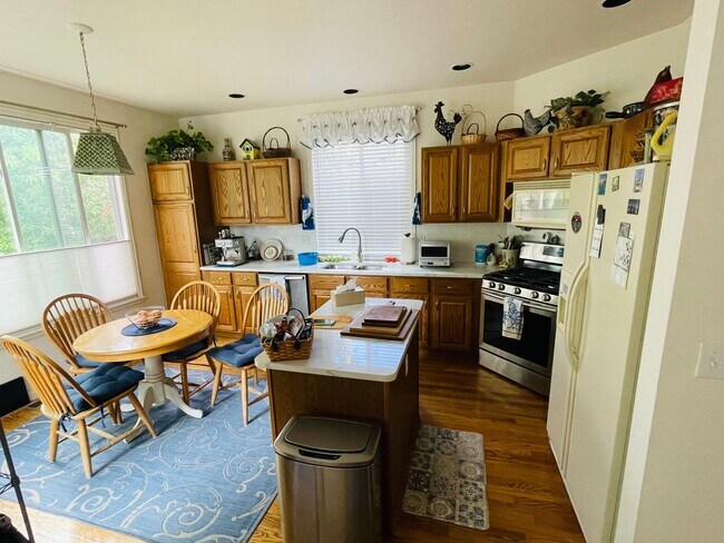 Building Photo - Charming home located in Coal Creek Ranch-$1000 Off First Month's Rent!