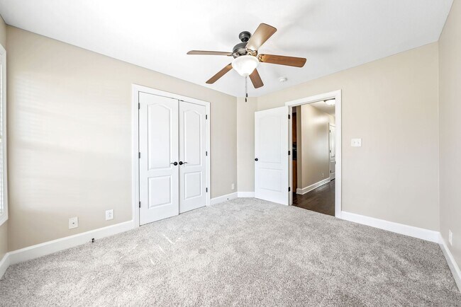 Building Photo - Pet Friendly Three Bedroom with Bonus!