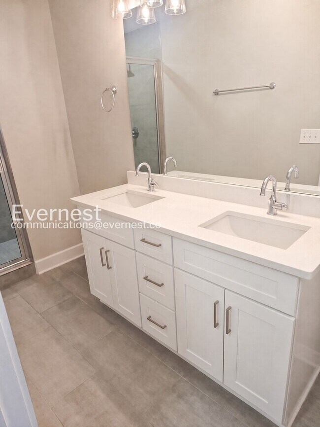 Building Photo - Bright and Lovely 3-Bedroom Townhome with Modern Amenities / Pet-Friendly /Coming Soon!