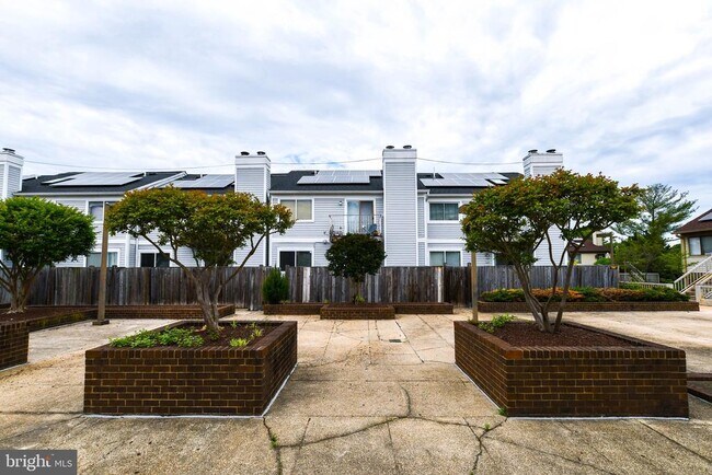 Building Photo - 49 Hawthorne Ct NE