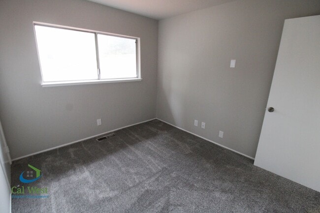 Building Photo - $4595 - Large spacious updated 4 Bed/2.5 B...