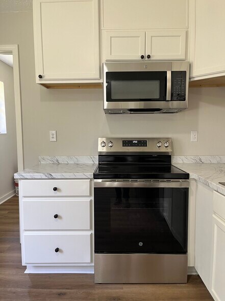 Kitchen - 116 Bradley Cir