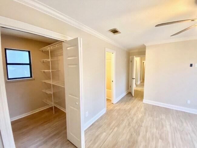 Building Photo - 361 Evergreen Pl
