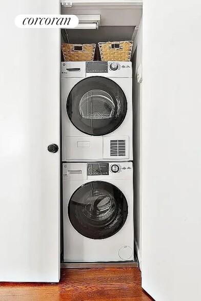 Building Photo - 159 W 13th St