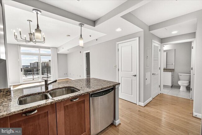 Building Photo - 5750 Bou Ave