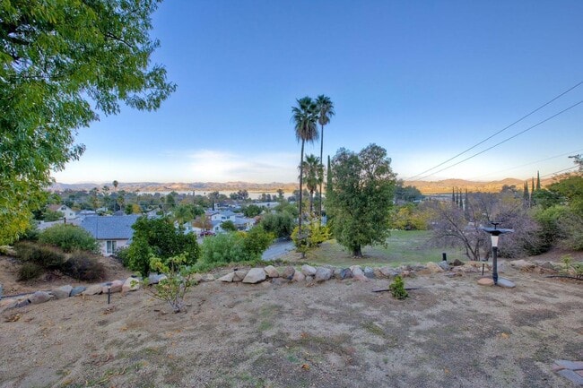 Building Photo - 18261 Sanders Dr