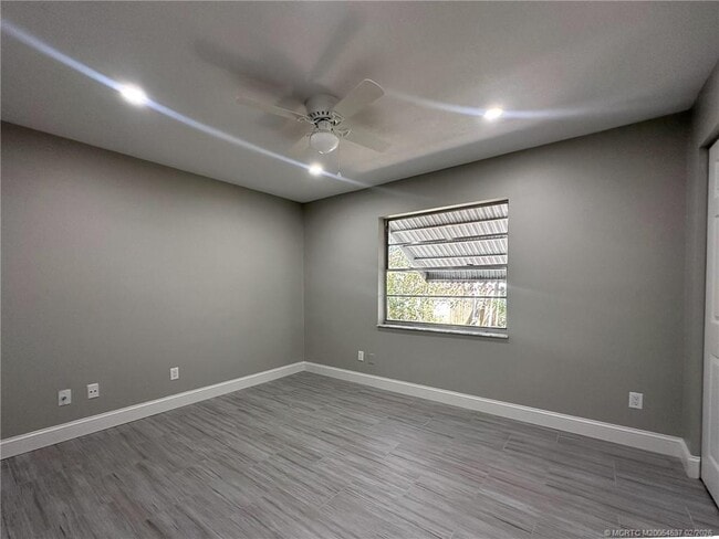 Building Photo - 315 SE Norfolk Blvd