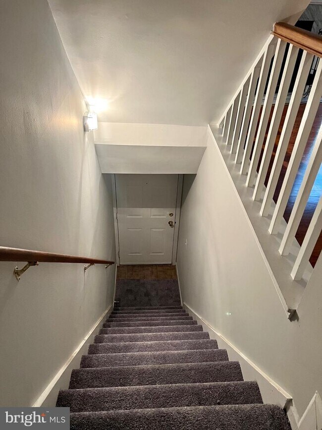 Building Photo - 5705 Chapman Mill Dr