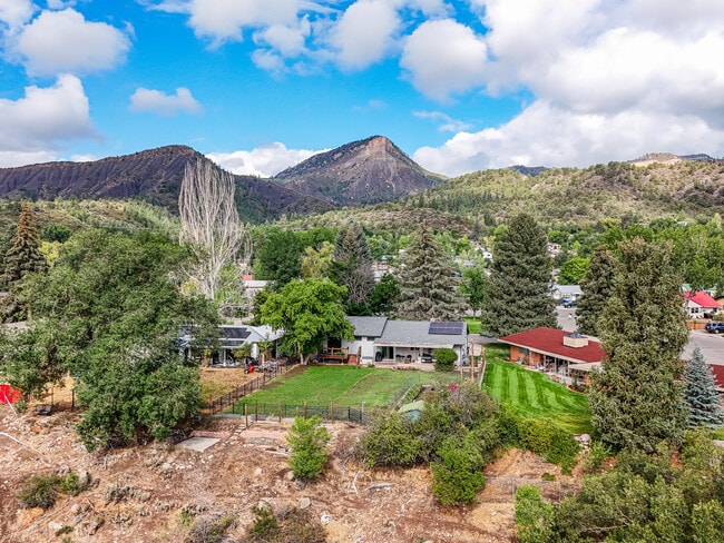 Primary Photo - 1936 Crestview Dr