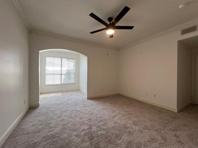 Building Photo - DEAL!! Get $500 off your move-in costs! Valid for new leases with a start date on or before Decem...