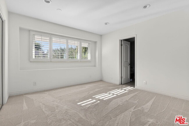 Building Photo - 4186 Regal Oak Dr