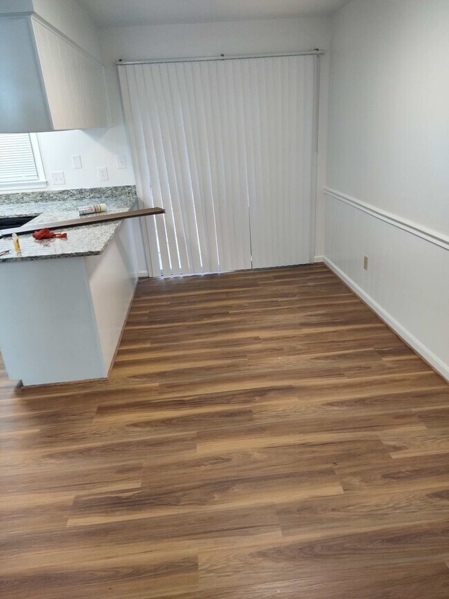 Building Photo - 1128 Nottingham Cir