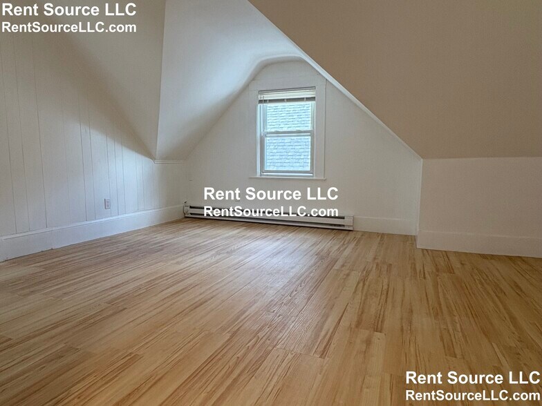 Building Photo - 9 Knapp St