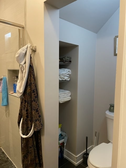 bath - 2336 N Southport Ave