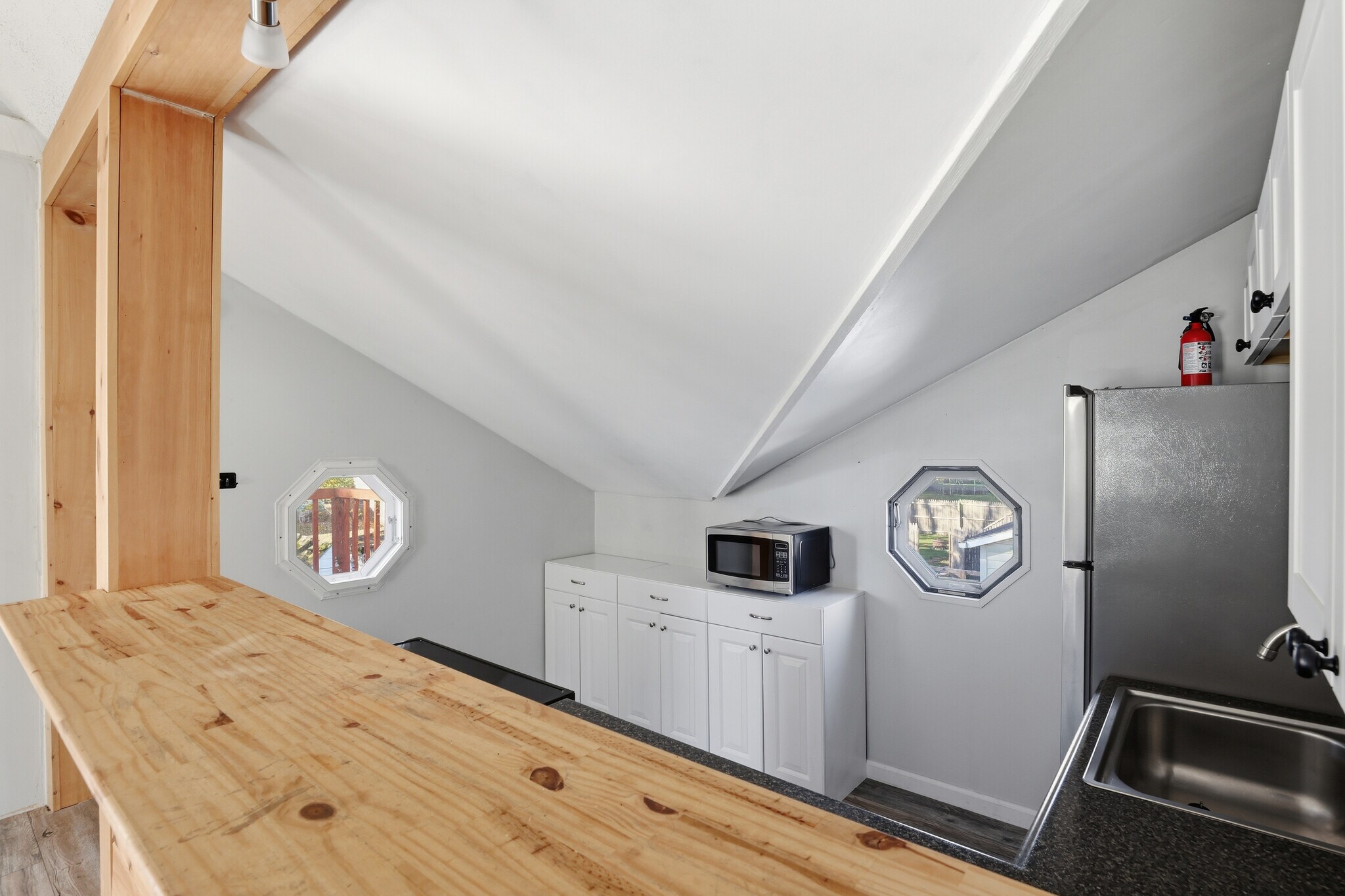 Kitchen - 216 W William St