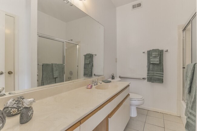 Building Photo - 3126 Holly Hall St