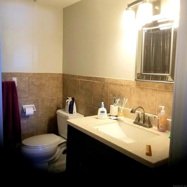 Building Photo - 185 Melba St