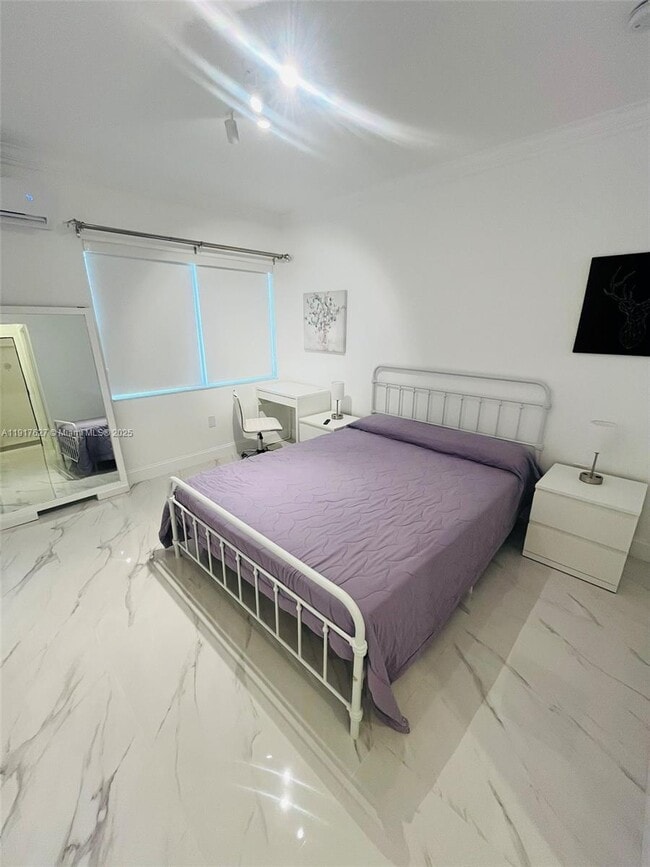 Primary Photo - 1455 Michigan Ave