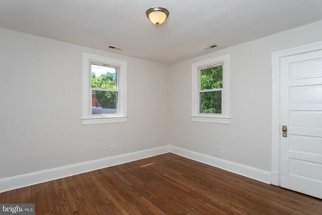 Building Photo - 104 53rd St NE