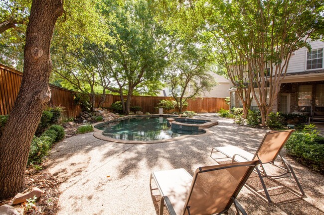 Building Photo - Plano Beauty with a POOL