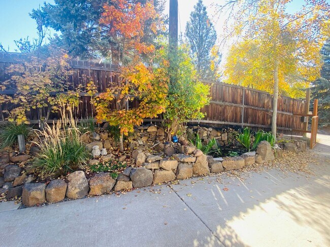 Building Photo - Charming 2 BR in downtown Bend - flexible ...