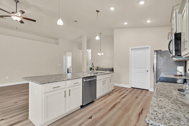 Building Photo - 115 Speckled Trout Ln S