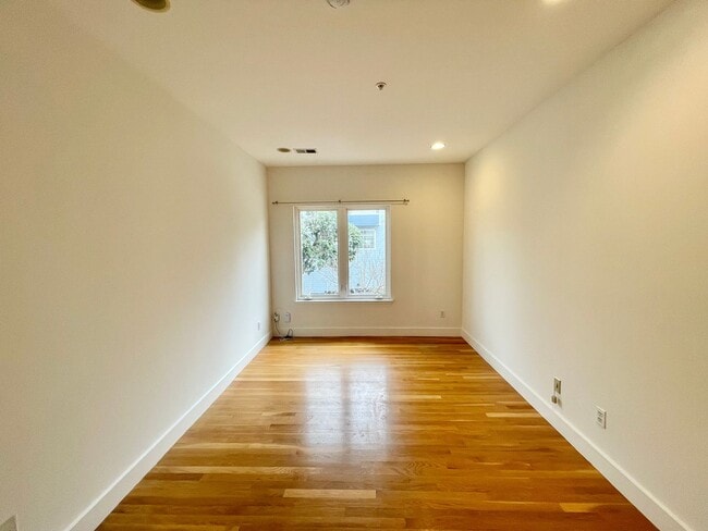 Building Photo - Prime Noe Valley 3 Level Condo w/2 car Garage, Rooftop Deck - Elizabeth @  San Jose