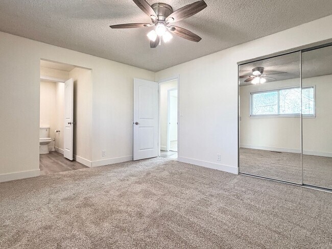 Building Photo - Beautiful Sandy Remodel Near Union Park!