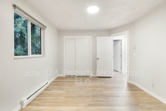 Building Photo - 1099 Woolsey Dr