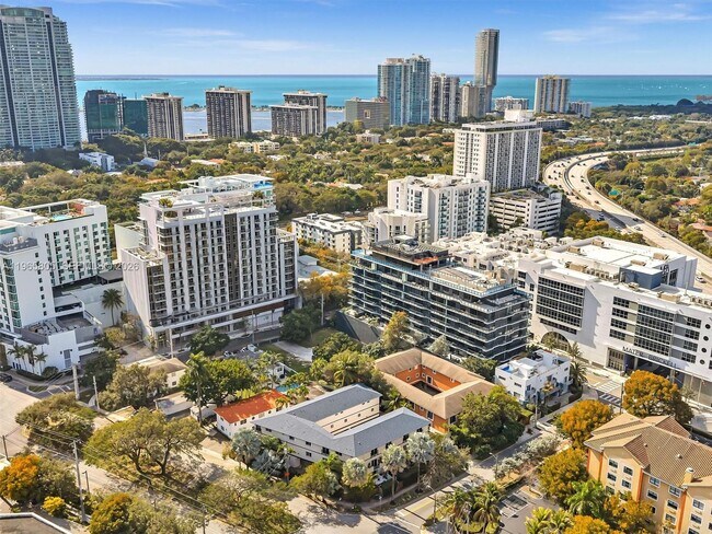 Building Photo - 240 SW 15th Rd