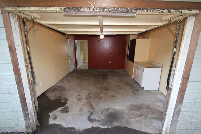 Building Photo - BEAUTIFUL 2 BED, 1 BATH SEATTLE HOME FOR RENT W EASY COMMUTE