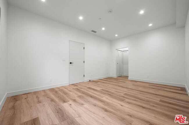 Building Photo - 1920 S Sherbourne Dr