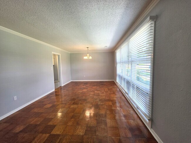 Building Photo - Newly Updated Home in Seagate Village