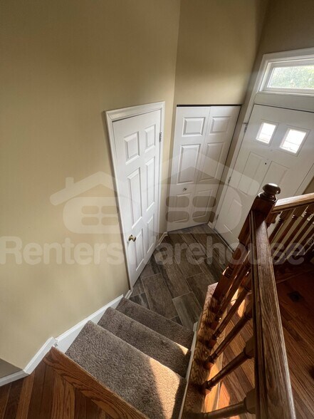 Building Photo - 723 Dayspring Dr
