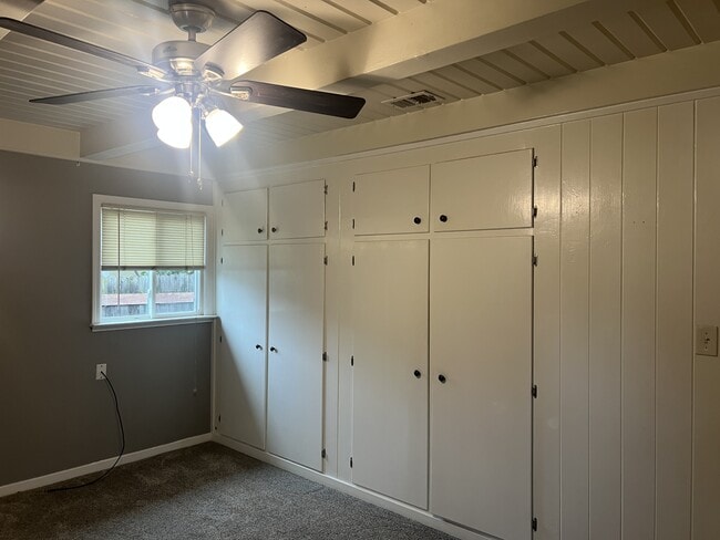 Building Photo - 2217 Madera Rd