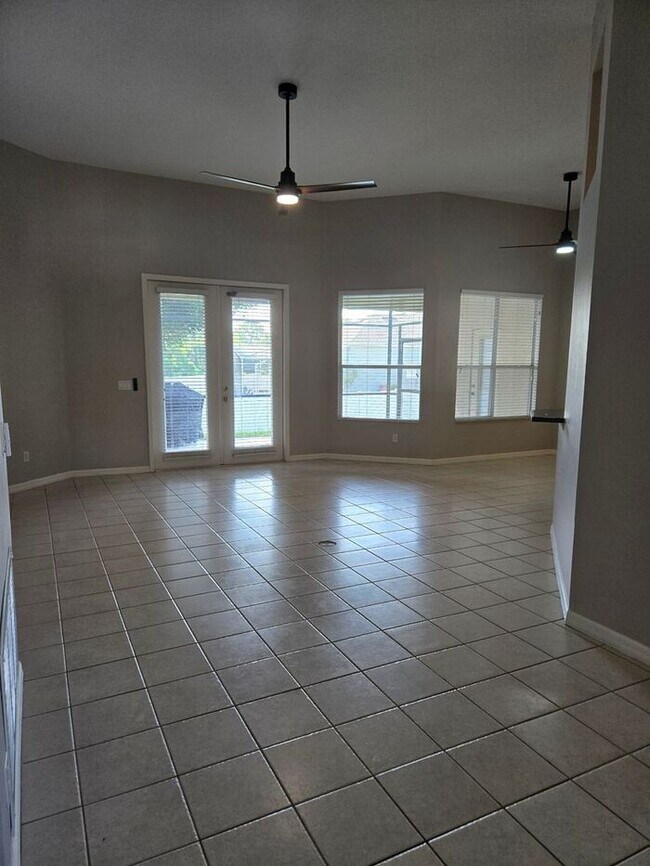 Building Photo - Beautiful 4 Bed 3 Bath Home in Sanford!