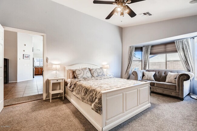 Building Photo - Solar makes this 4bedroom Goodyear home a ...